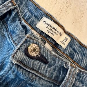 Abercrombie & Fitch High Rise Mom Short - 14/32